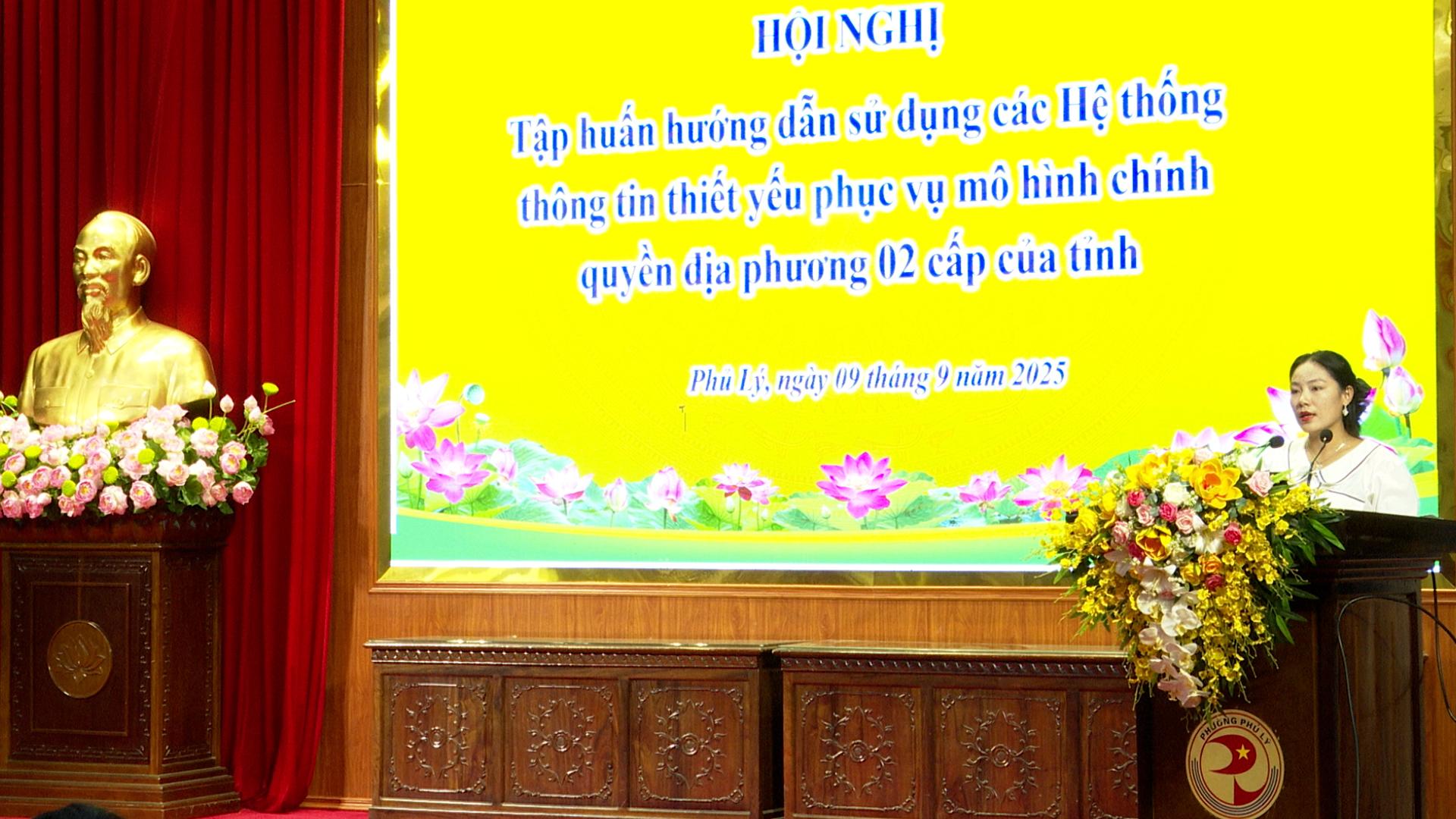 Hội nghị tập huấn, hướng dẫn sử dụng hệ thống các thông tin thiết yếu phục vụ mô hình chính quyền địa phương 2 cấp tỉnh Ninh Bình.