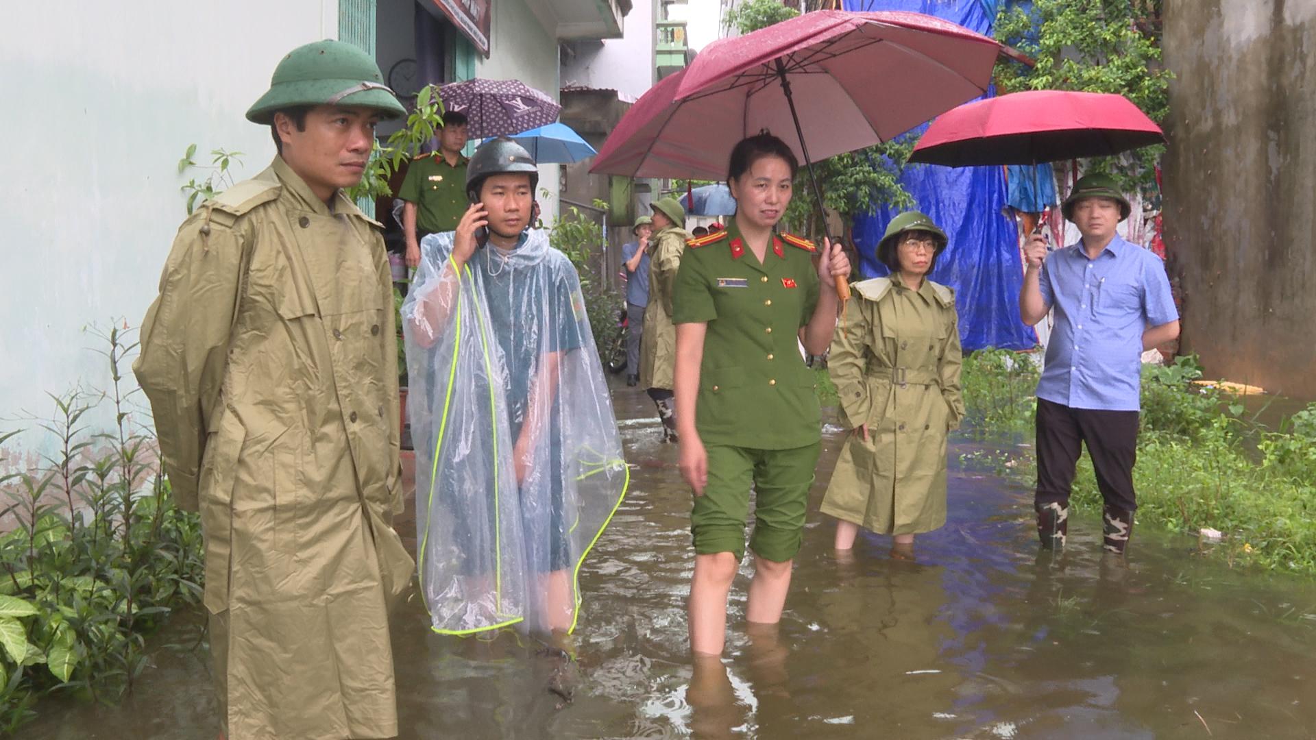 Ban Chỉ huy phòng thủ dân sự phường Phủ Lý họp triển khai công tác ứng phó với hoàn lưu sau bão số 5 (Kajiki)