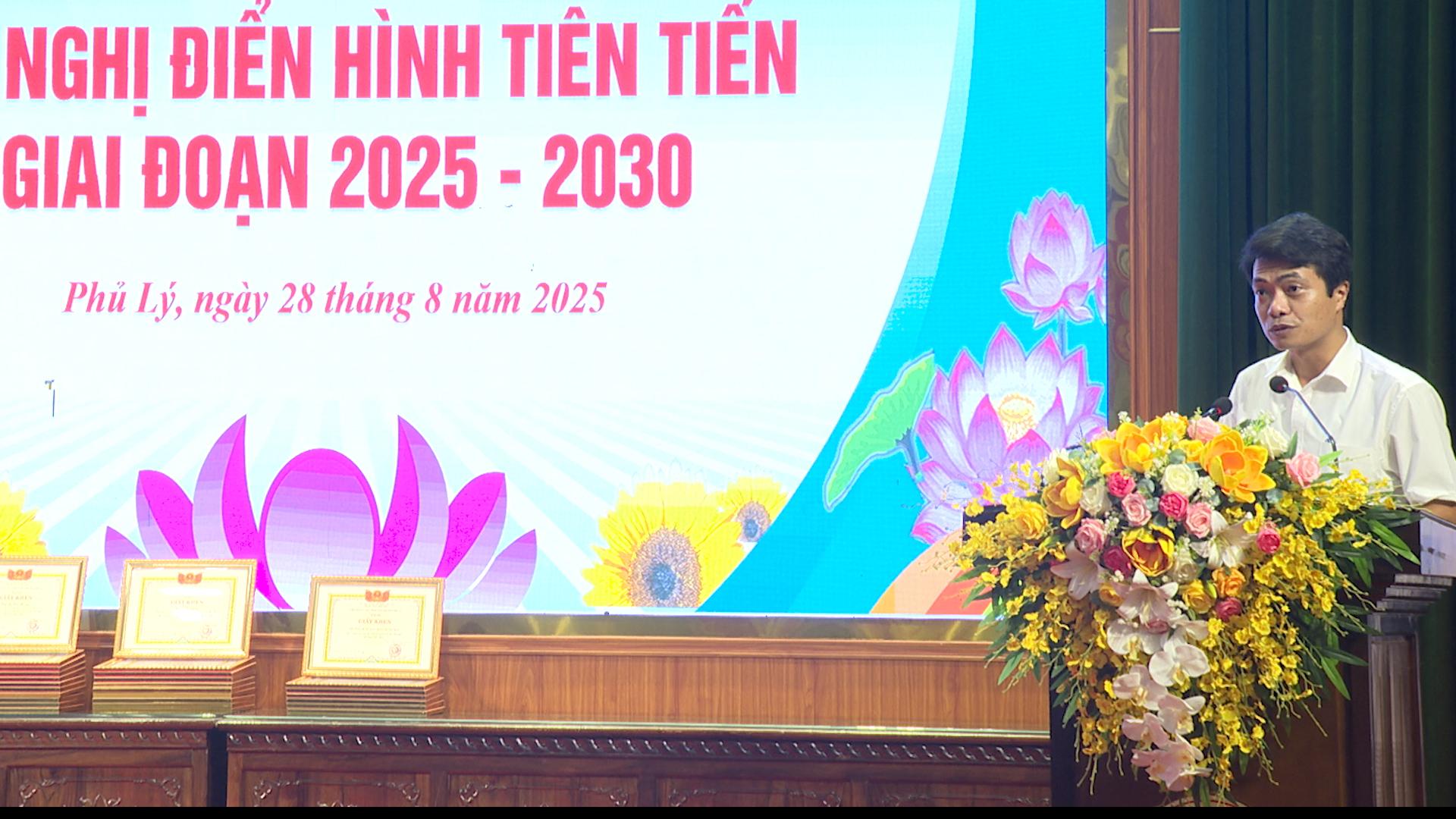 tin00-04-22-39still727.jpg