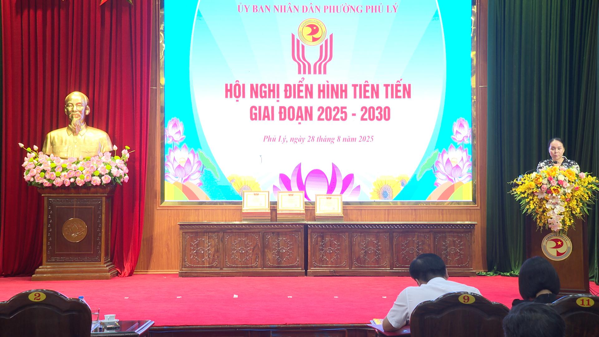 tin00-04-56-15still715.jpg