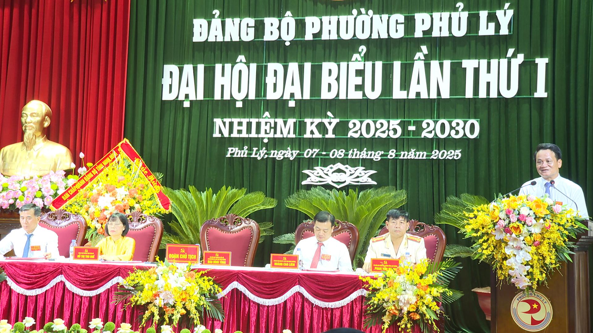 tin00-05-26-21still647-1.jpg